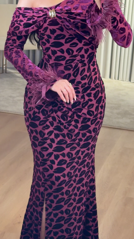 Luxurious velvet dress in dark berry pink