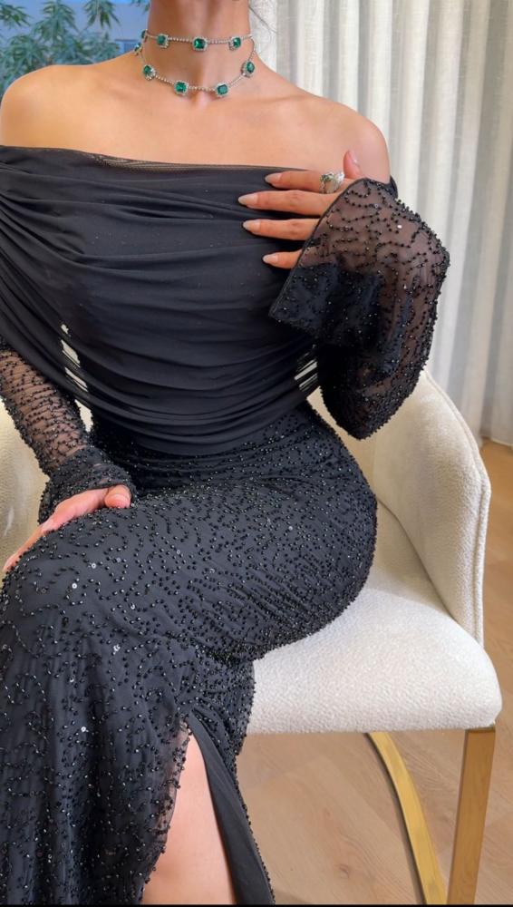 Long evening dress decorated with tulle pleats