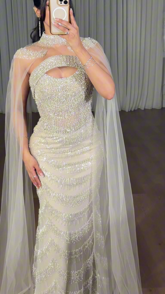 Evening dress in pearly ivory
