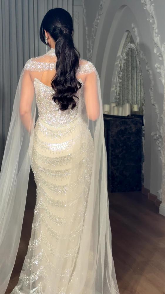 Evening dress in pearly ivory