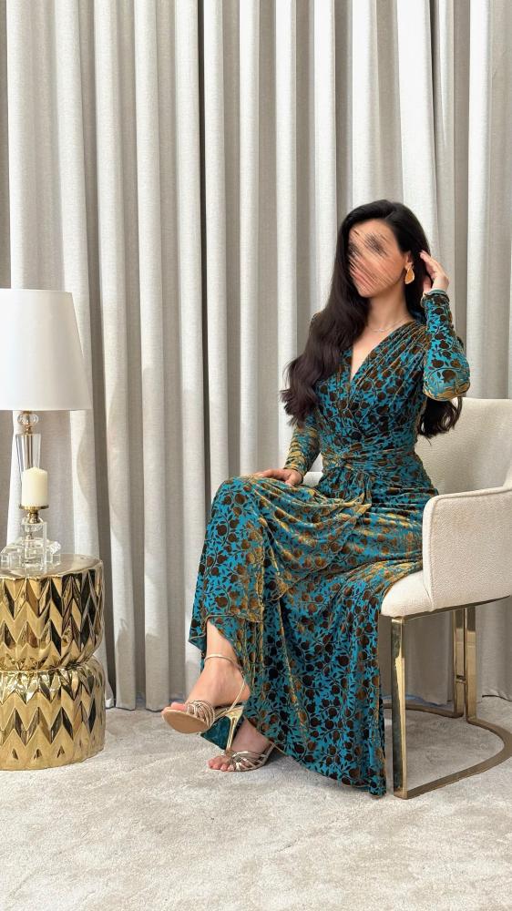 Luxury Turquoise Velvet Dress with Golden Pattern – Elegant Feminine Design for Occasions & Evenings