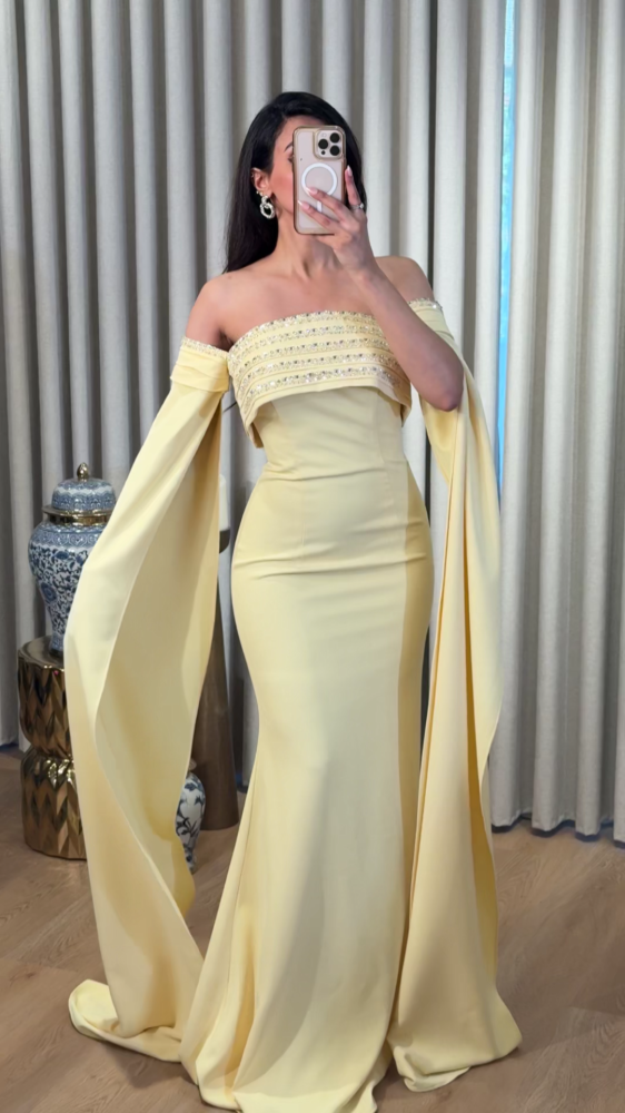 Luxurious evening dress in soft pastel yellow
