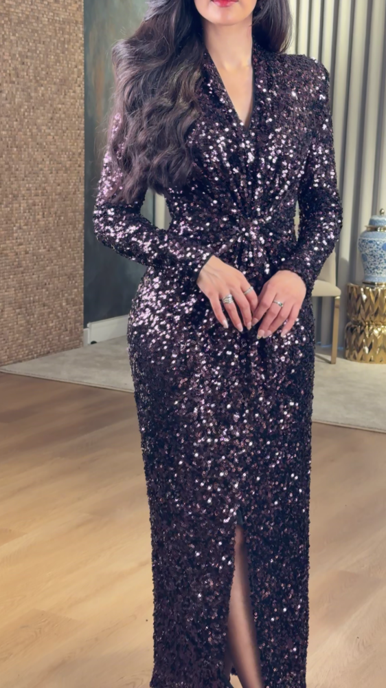 Long dress with shiny sequins in dark purple