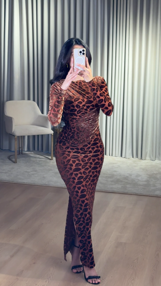 Long dress with luxurious velvet print