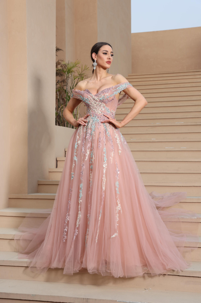 Luxurious evening dress with elegant royal design