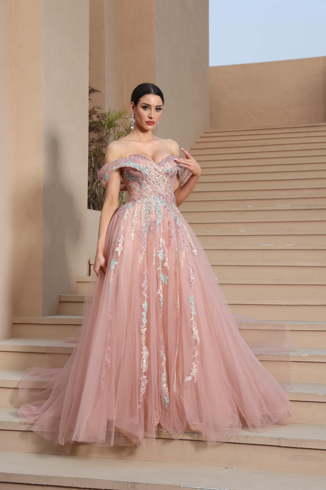 Luxurious evening dress with elegant royal design