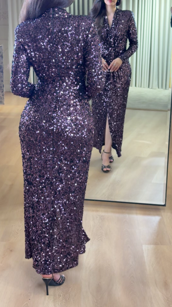 Long dress with shiny sequins in dark purple