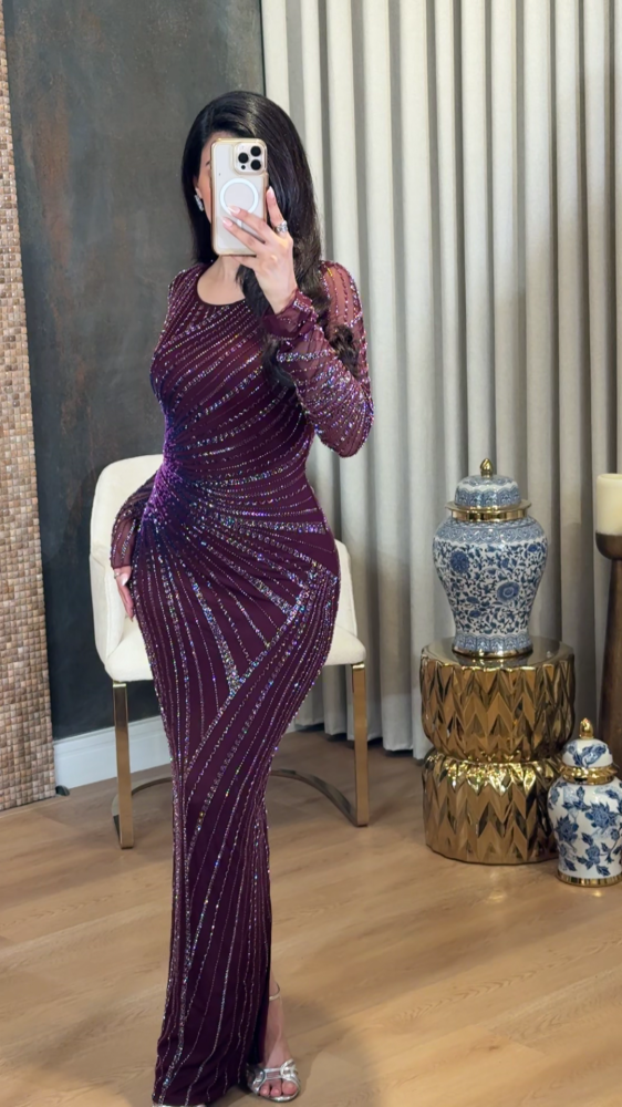 Luxurious evening dress with geometric pattern