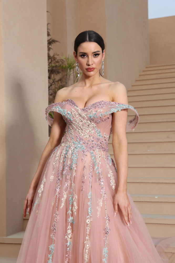 Luxurious evening dress with elegant royal design