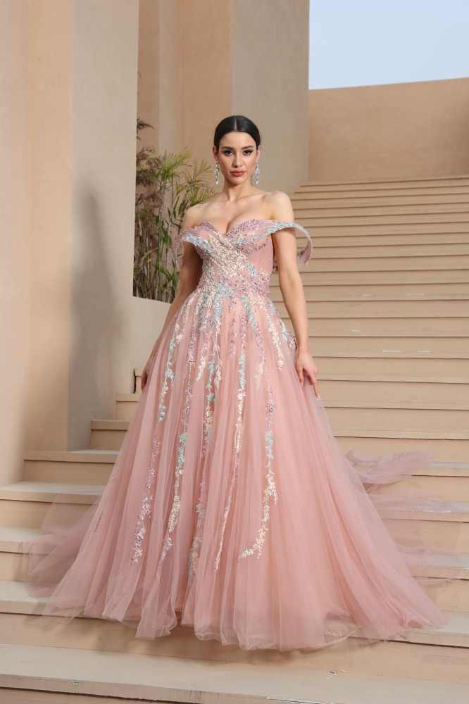 Luxurious evening dress with elegant royal design