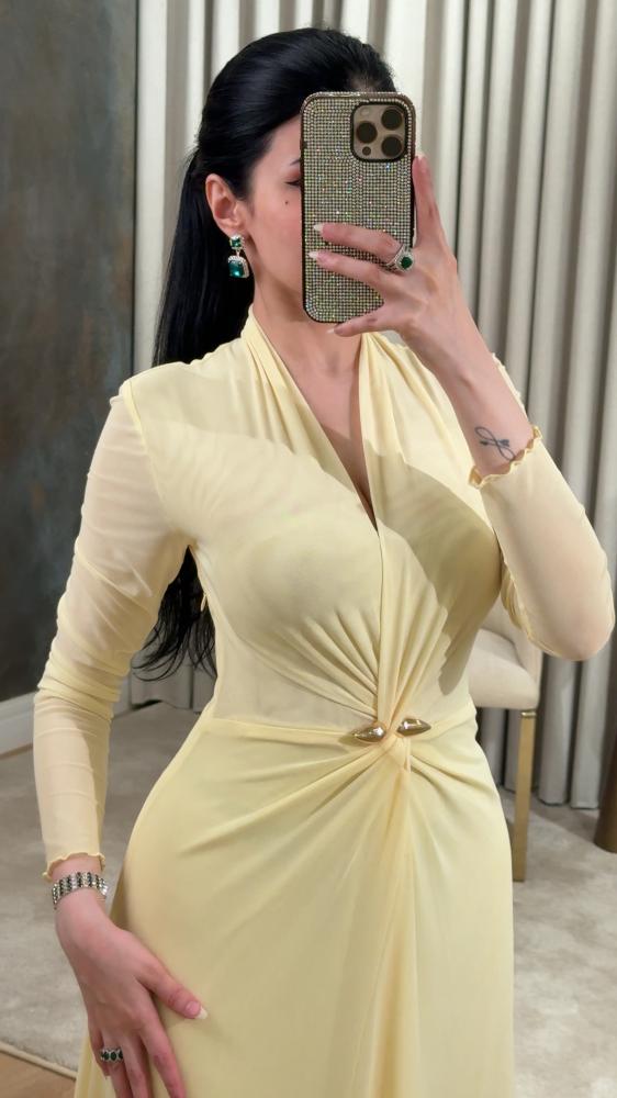 Elegant yellow dress made of soft, stretchy tulle