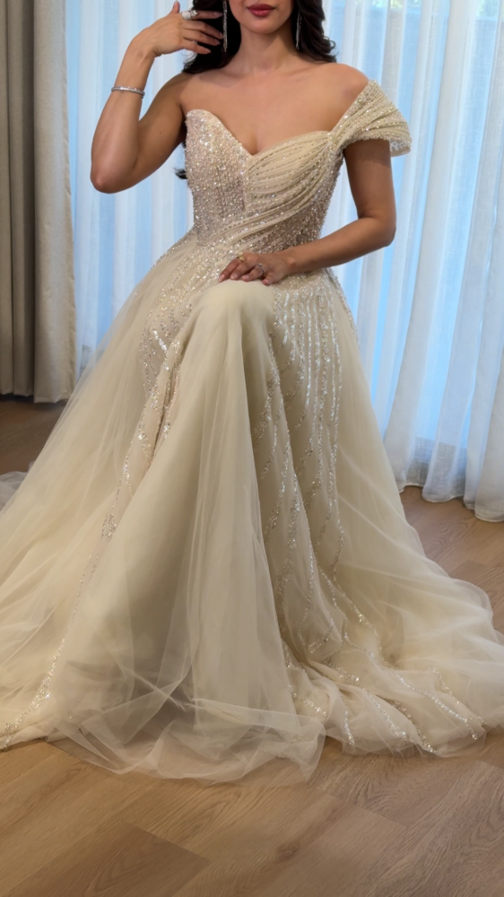 Tulle evening dress with embroidery