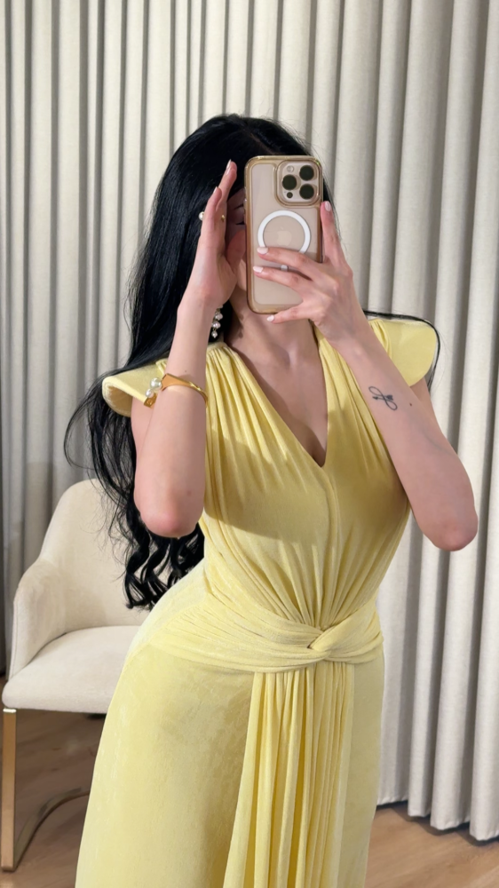 Yellow stretch dress with an overlapping cut and a belt at the waist