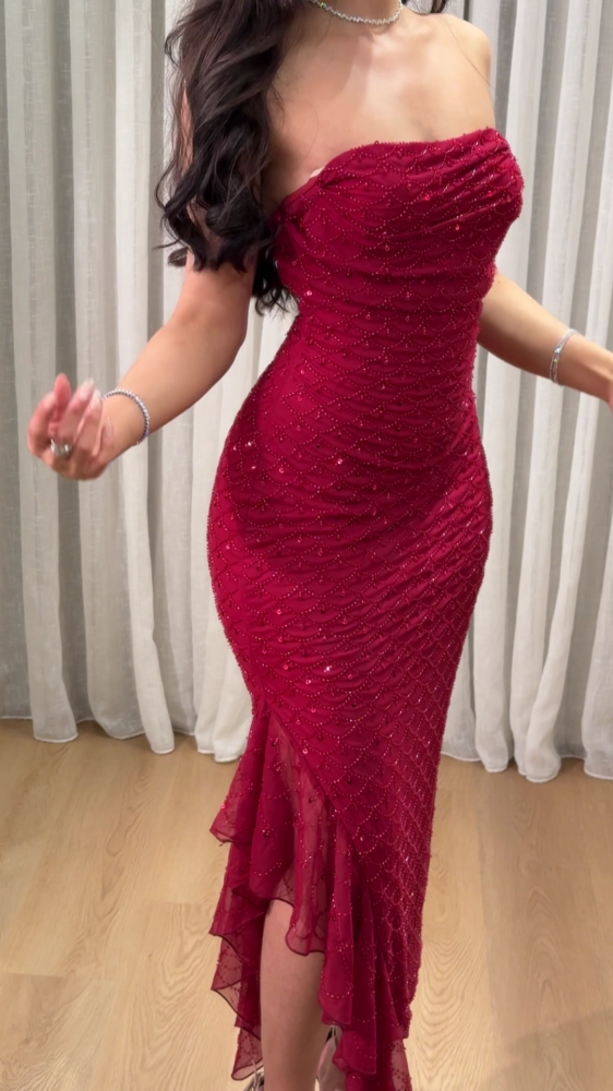 Evening dress with ruffles