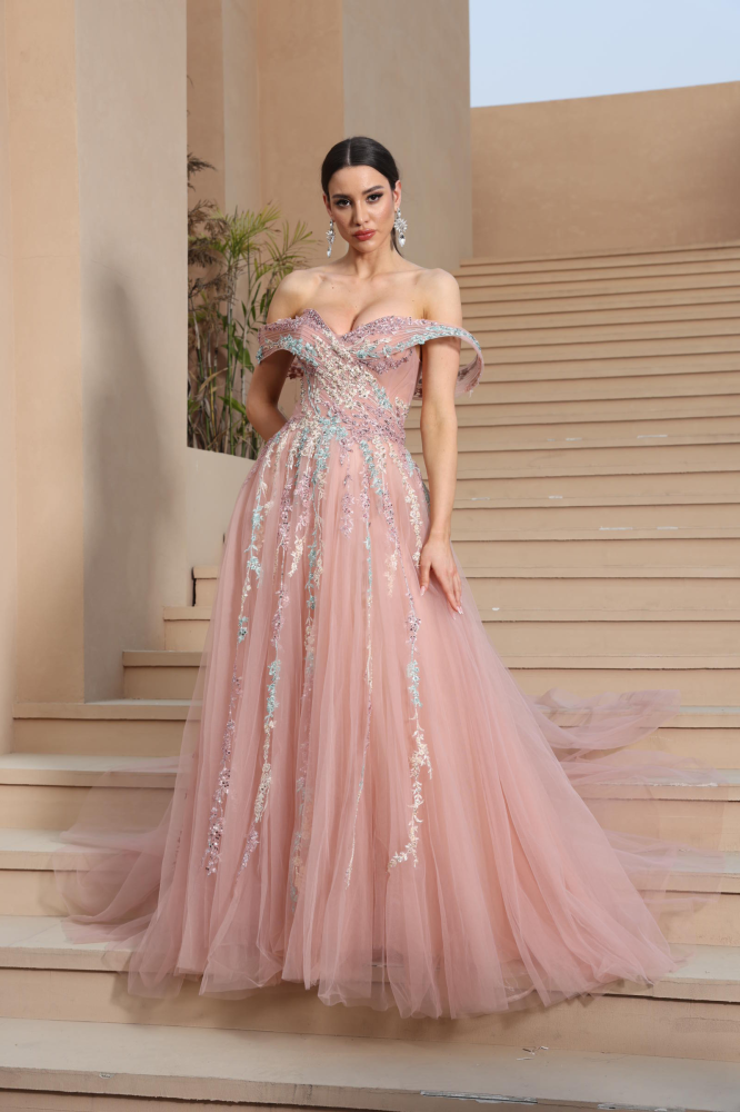 Luxurious evening dress with elegant royal design