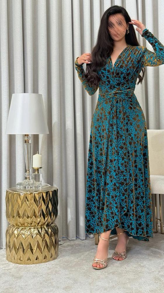 Luxury Turquoise Velvet Dress with Golden Pattern – Elegant Feminine Design for Occasions & Evenings