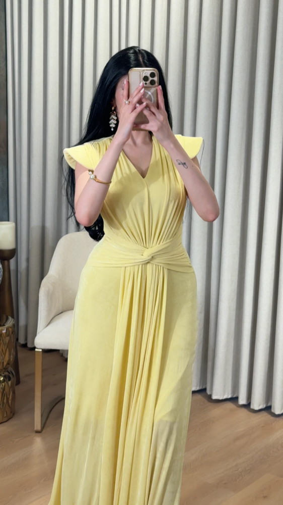 Yellow stretch dress with an overlapping cut and a belt at the waist