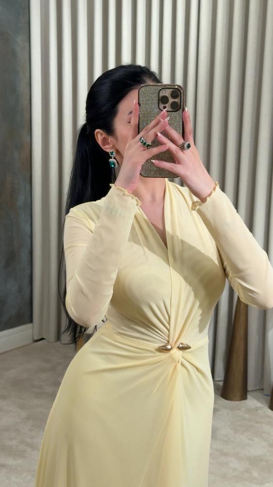 Elegant yellow dress made of soft, stretchy tulle