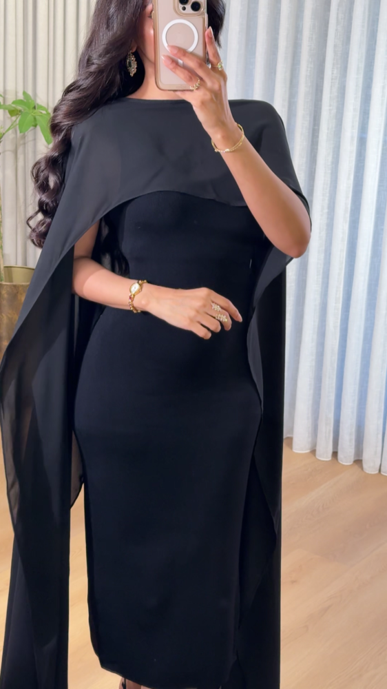 Long shawl on the shoulder