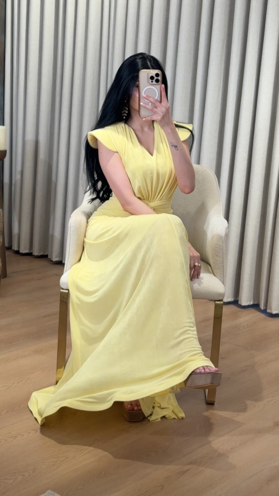 Yellow stretch dress with an overlapping cut and a belt at the waist