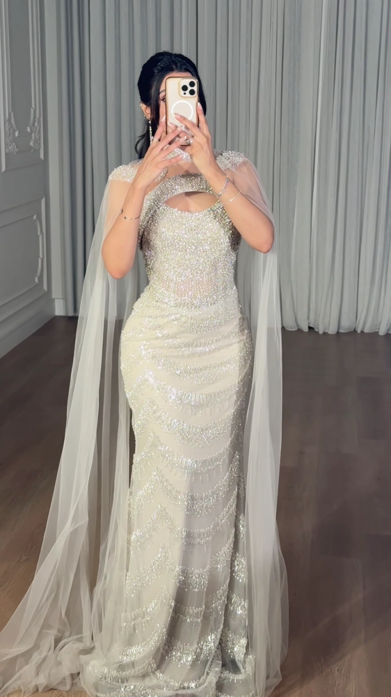 Evening dress in pearly ivory