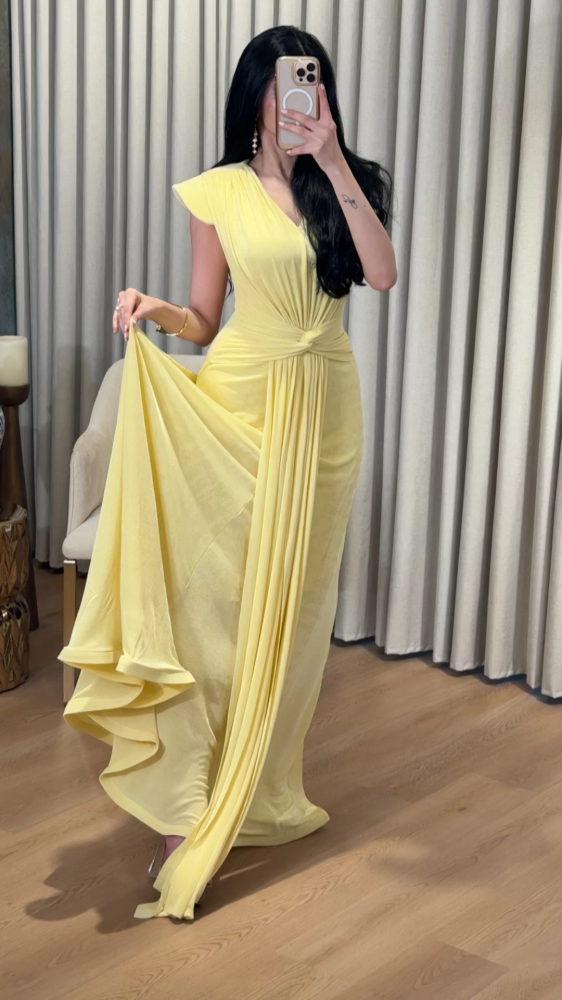 Yellow stretch dress with an overlapping cut and a belt at the waist