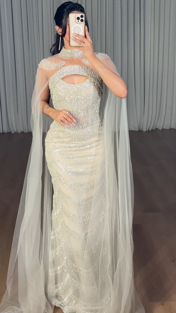 Evening dress in pearly ivory