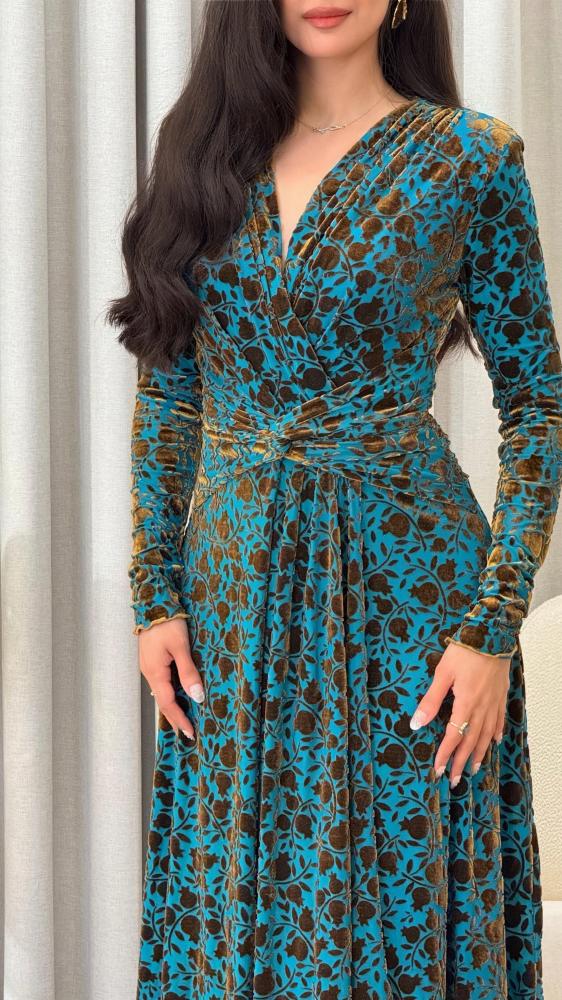 Luxury Turquoise Velvet Dress with Golden Pattern – Elegant Feminine Design for Occasions & Evenings