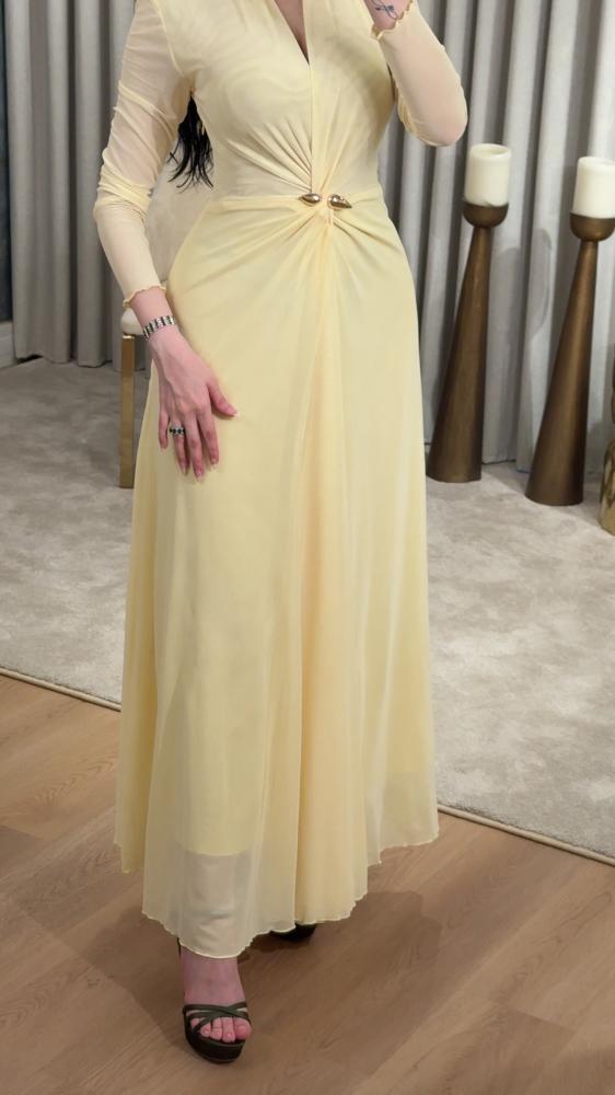 Elegant yellow dress made of soft, stretchy tulle