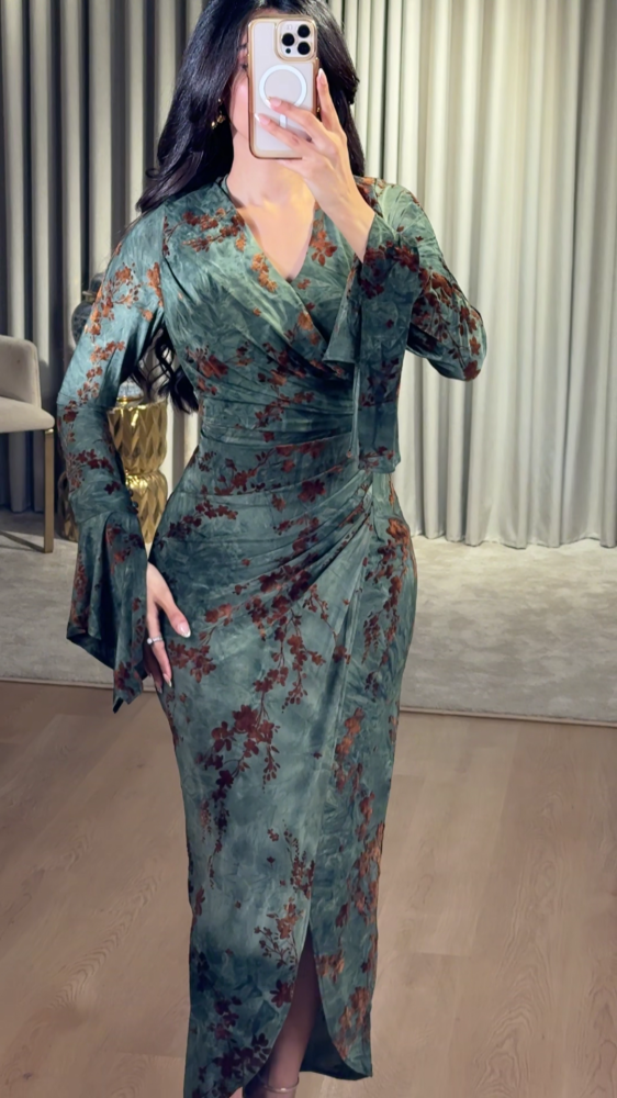 Velvet dress with elegant copper patterns