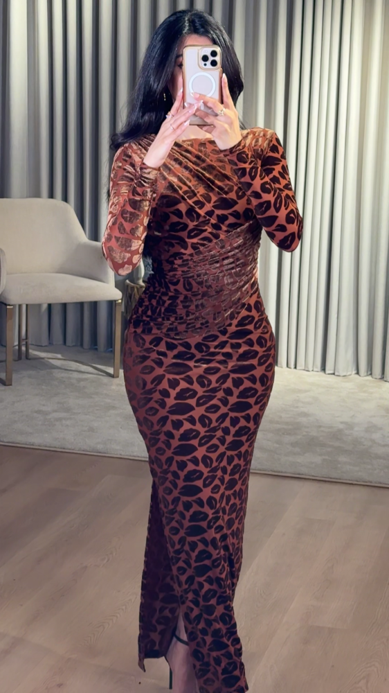 Long dress with luxurious velvet print