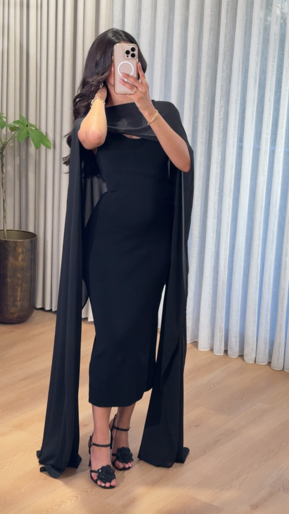 Long shawl on the shoulder