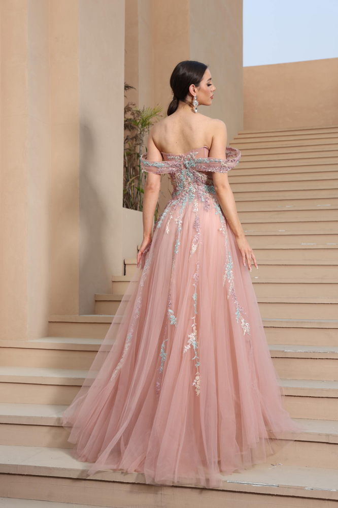 Luxurious evening dress with elegant royal design