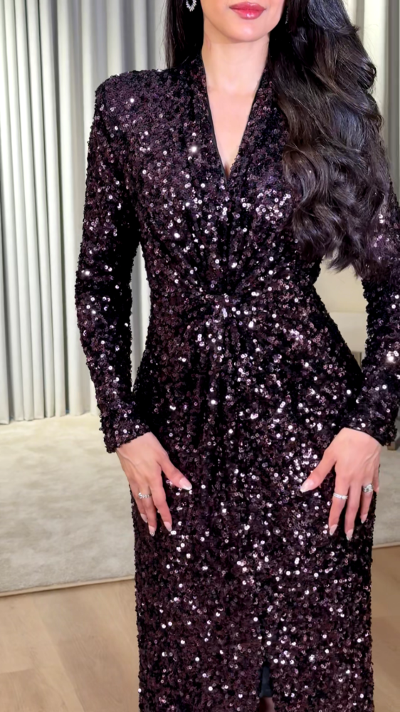Long dress with shiny sequins in dark purple